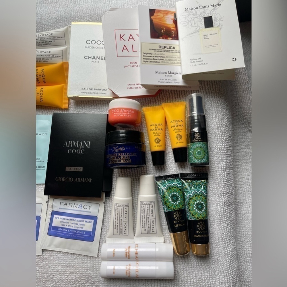 Lot of 28 Samples with Toiletry case - Picture 2 of 6